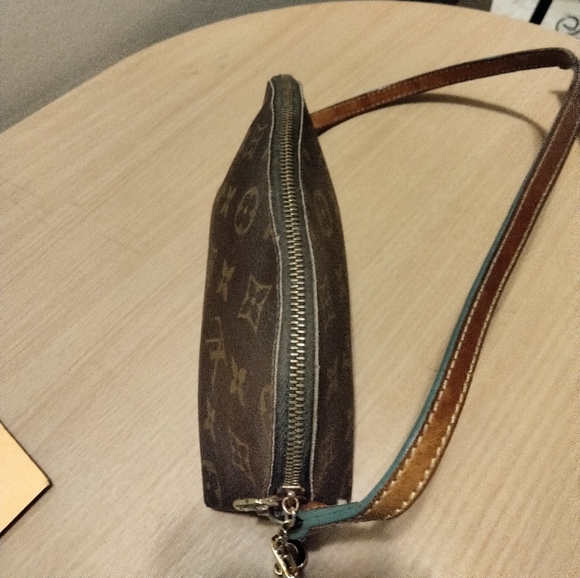 Genuine Louis Vuitton Monogram Cosmetic Pouch - Picture 2 of 16